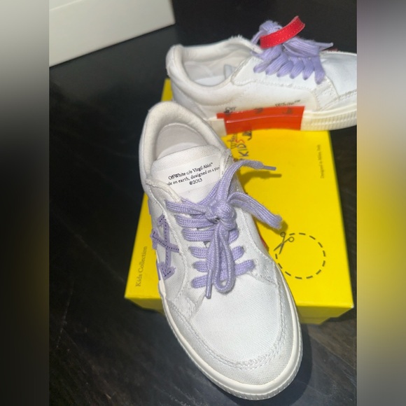 Off-White Kids
Vulcanized low-top sneakers - Picture 3 of 6